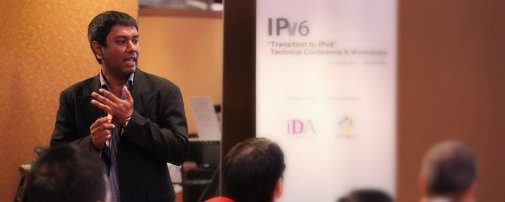 Nurul facilitating at IPv6 training workshop