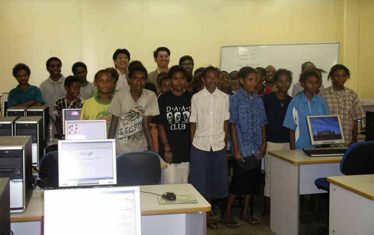 Taraka Primary School students learning to use the Internet at an APEC Digital Opportunity Center in Lae, Papua New Guinea. Photo: Courtesy of PNG ADOC Center