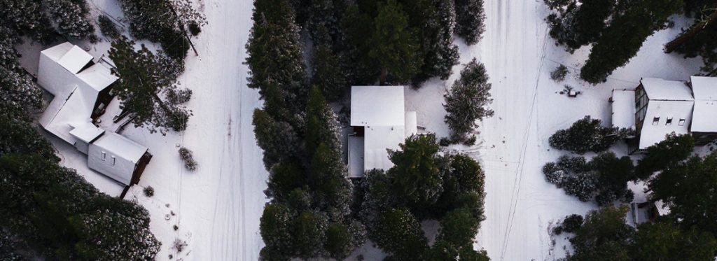 Aerial photo of rural snow-covered houses by Tomas Anunziata