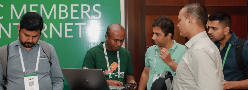 APNIC-booth-60_ft