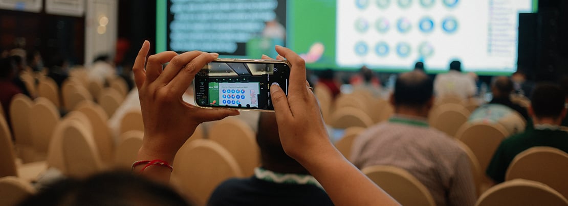 Banner image for Introducing the APNIC WhatsApp Community article.